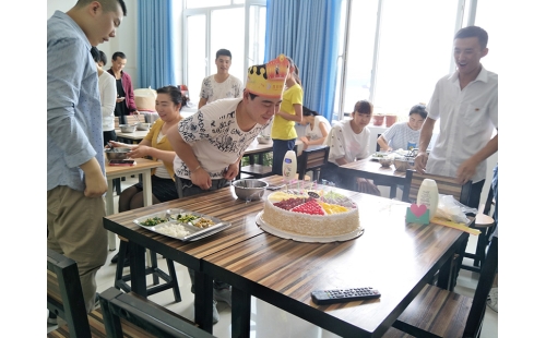 火紅六月，濃情生日會